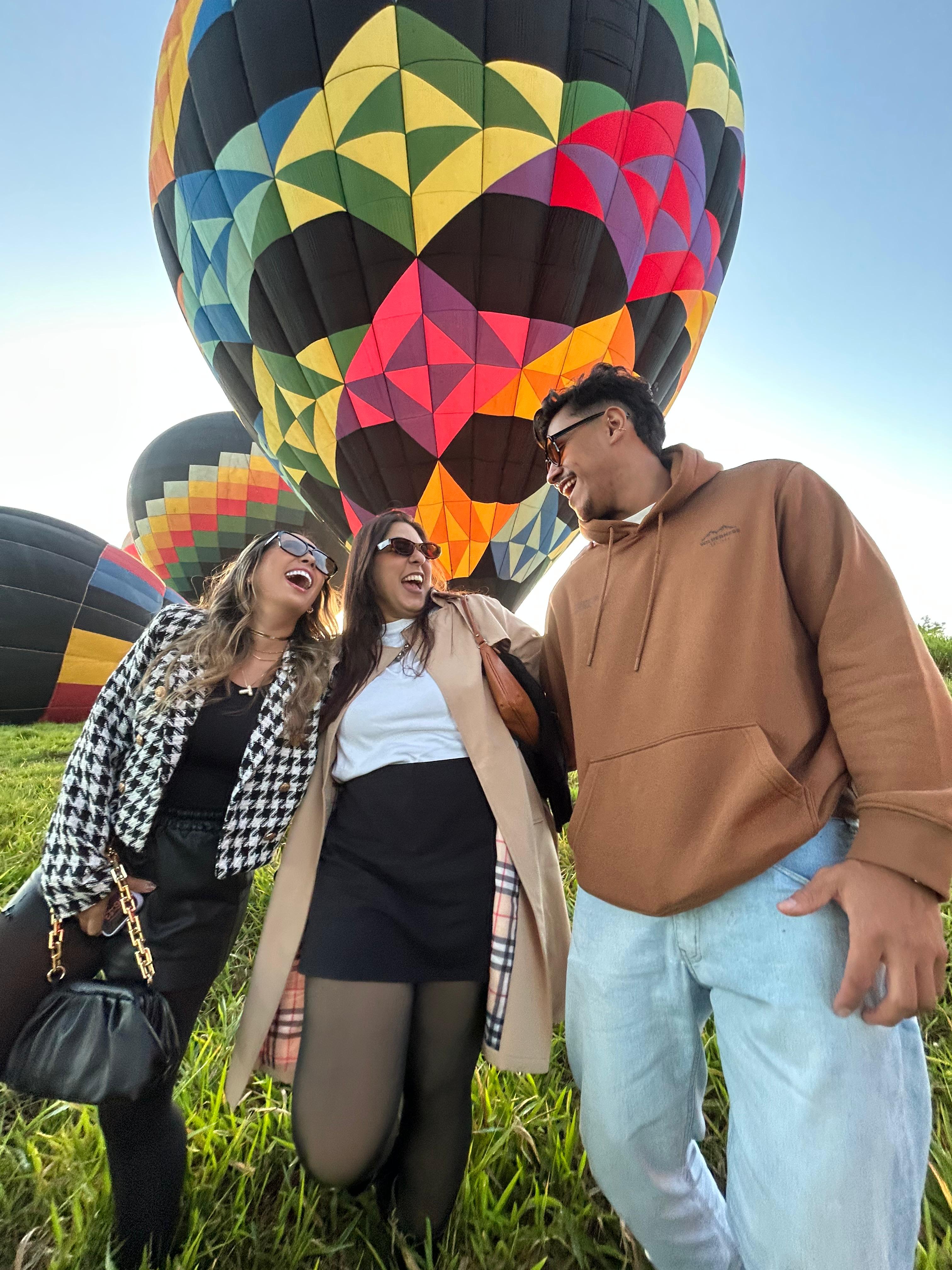 Voo de balão, hospedagem e salto de paraquedas